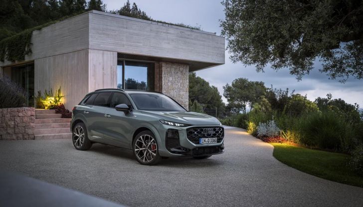 Audi Q3 2025: debutta la nuova generazione con cockpit digitale e motori ibridi - Foto 2 di 7