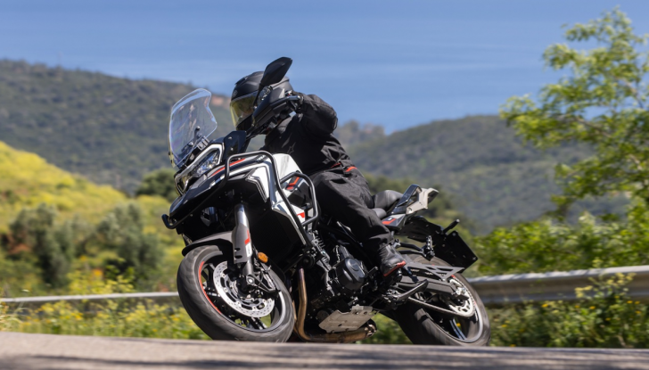 Benelli TRK 702 e 702X: valigie gratis e due formule di finanziamento attive - Foto 1 di 24