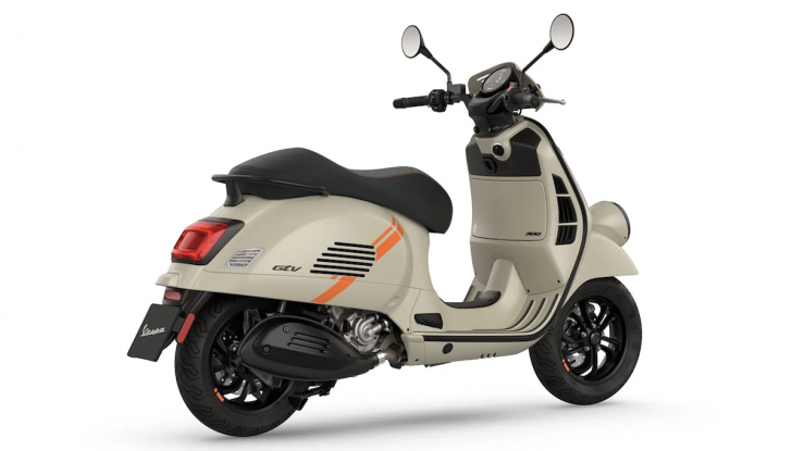 Vespa GTV 310, più potenza e coppia per lo scooter dal fascino retro - Foto 3 di 6