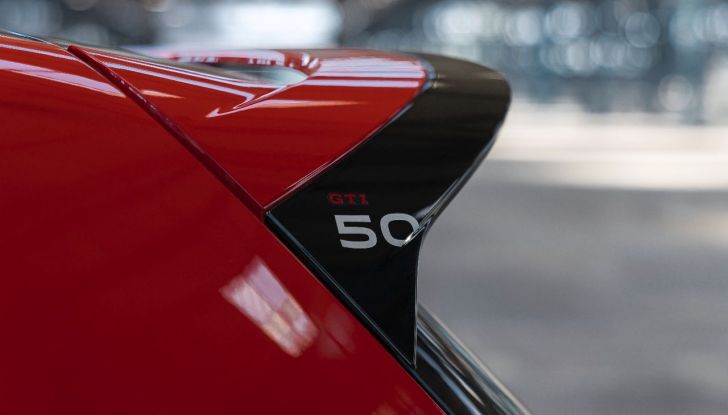 Volkswagen Golf GTI Edition 50: 325 CV di potenza e record al Nürburgring - Foto 10 di 14