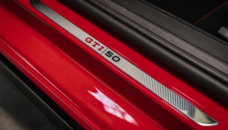 Volkswagen Golf GTI Edition 50: 325 CV di potenza e record al Nürburgring - Foto 12 di 14