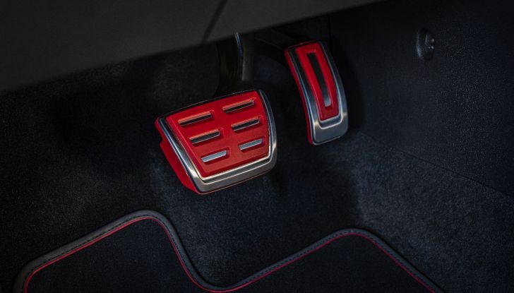 Volkswagen Golf GTI Edition 50: 325 CV di potenza e record al Nürburgring - Foto 13 di 14