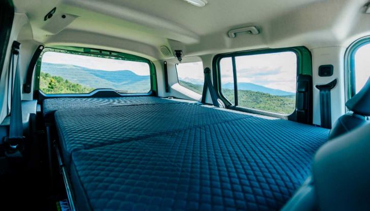 Ford Tourneo Courier by Tinkervan: il camper compatto, economico e adatto a ogni stagione - Foto 12 di 17