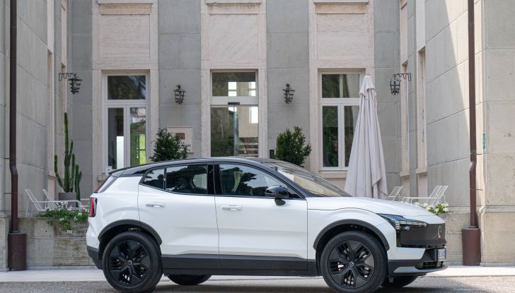 Test drive Volvo XC60: prova su strada, prestazioni e dati tecnici - Foto 17 di 25