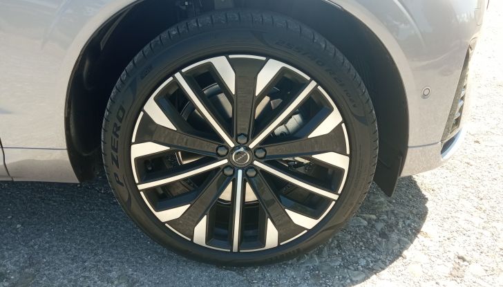 Test drive Volvo XC60: prova su strada, prestazioni e dati tecnici - Foto 8 di 25