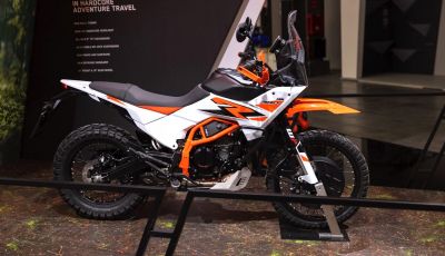 Ktm 390 Adventure R, Enduro R e Smc R 2025: divertimento su ogni terreno