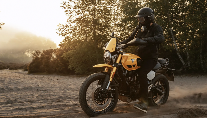 Triumph scrambler 400 XC, lo stile retro incontra l’anima off-road - Foto 10 di 17