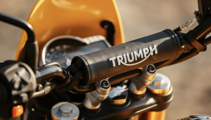 Triumph scrambler 400 XC, lo stile retro incontra l’anima off-road - Foto 2 di 17