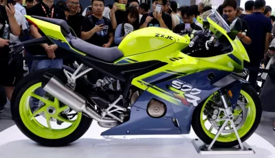Zxmoto svela la 820RR: la sportiva cinese a 3 cilindri da 148 CV