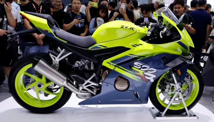 Zxmoto svela la 820RR: la sportiva cinese a 3 cilindri da 148 CV - Foto 3 di 5