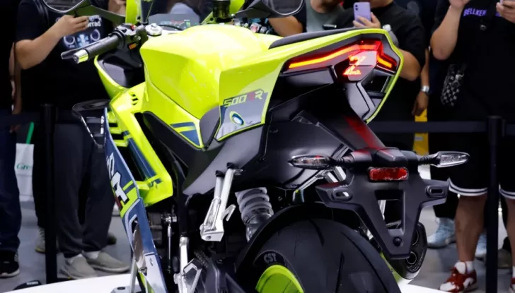 Zxmoto svela la 820RR: la sportiva cinese a 3 cilindri da 148 CV - Foto 4 di 5