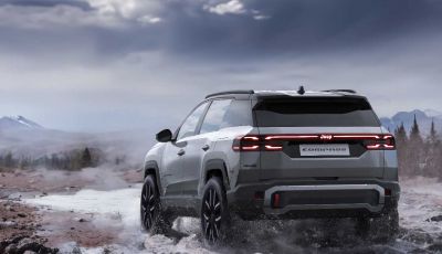 Jeep Compass 4xe 2025: prime immagini, interni rinnovati e trazione elettrica integrale