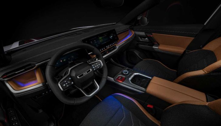 Jeep Compass 4xe 2025: prime immagini, interni rinnovati e trazione elettrica integrale - Foto 4 di 15