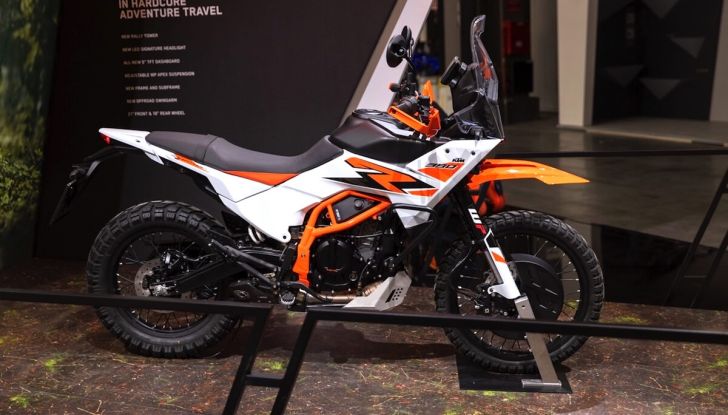 Ktm 390 Adventure R, Enduro R e Smc R 2025: divertimento su ogni terreno - Foto 2 di 8