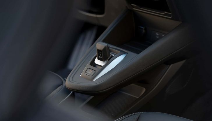 Mitsubishi Grandis: debutta il nuovo SUV ibrido compatto - Foto 3 di 6