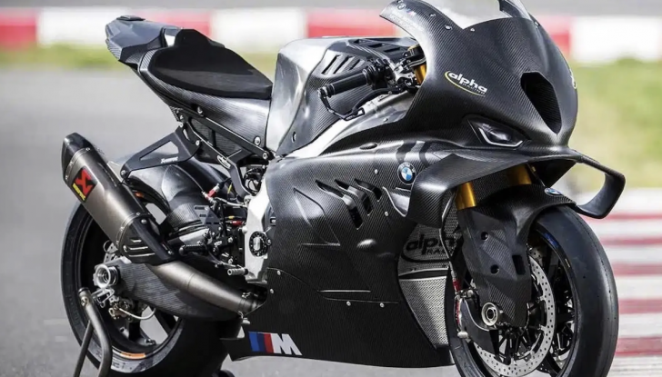 BMW M 1000 RR RC-SBK-M: 250 CV da pista pura, come quella di Razgatlıoglu - Foto 2 di 4
