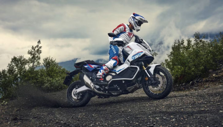 Honda X-ADV 2026: nuovo look, più comfort e materiali sostenibili - Foto 10 di 13