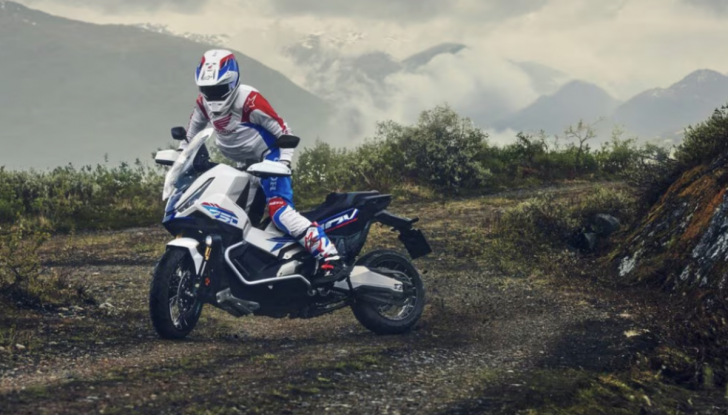 Honda X-ADV 2026: nuovo look, più comfort e materiali sostenibili - Foto 5 di 13