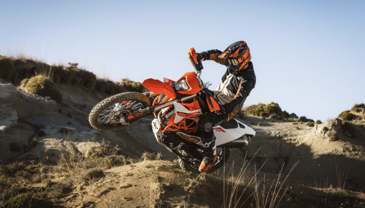 Ktm lancia le nuove 690 Enduro R e 690 Smc R: evoluzione tecnica e puro divertimento - Foto 3 di 10