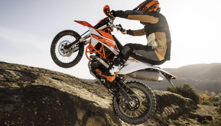 Ktm lancia le nuove 690 Enduro R e 690 Smc R: evoluzione tecnica e puro divertimento - Foto 4 di 10