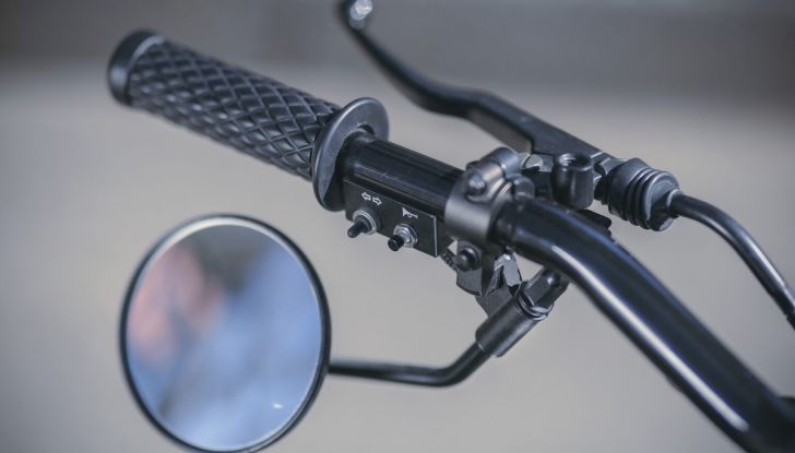 Thunder 250, lo stile USA parla giapponese: arriva la custom low cost che sorprende - Foto 13 di 17