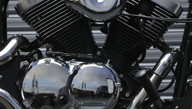 Thunder 250, lo stile USA parla giapponese: arriva la custom low cost che sorprende - Foto 16 di 17