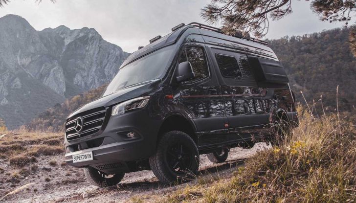 Adria Supertwin 4×4 2025: camper per tutte le stagioni su base Mercedes Sprinter - Foto 1 di 10