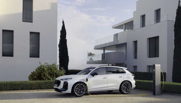 Audi Q3 SUV e-hybrid 2025: allestimenti e prezzi della nuova plug-in da 272 CV - Foto 1 di 8