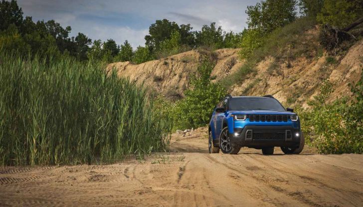 Jeep Cherokee 2026: nuova generazione ibrida, esclusiva per il mercato USA - Foto 9 di 30