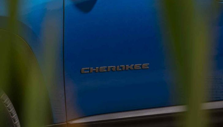 Jeep Cherokee 2026: nuova generazione ibrida, esclusiva per il mercato USA - Foto 13 di 30