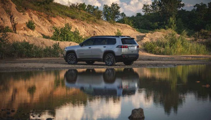 Jeep Cherokee 2026: nuova generazione ibrida, esclusiva per il mercato USA - Foto 21 di 30