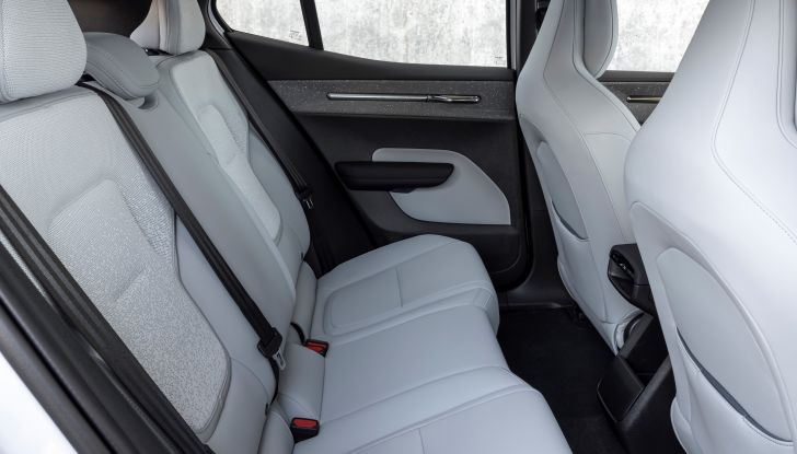 Volvo EX30 Cross Country prova su strada del nuovo fuoristrada elettrico - Foto 10 di 10