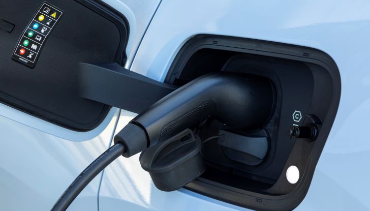 Volvo EX30 Cross Country prova su strada del nuovo fuoristrada elettrico - Foto 8 di 10