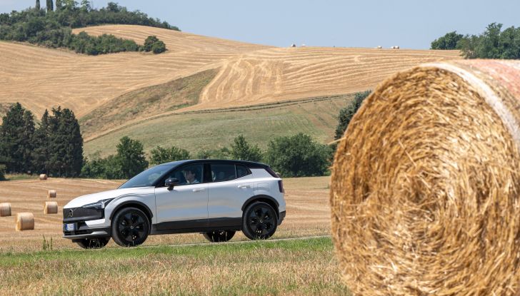 Volvo EX30 Cross Country prova su strada del nuovo fuoristrada elettrico - Foto 6 di 10