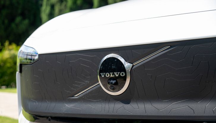 Volvo EX30 Cross Country prova su strada del nuovo fuoristrada elettrico - Foto 5 di 10