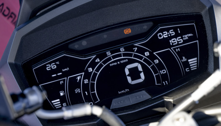 Aprilia SR GT Replica 2025: stile MotoGP per lo scooter urban adventure - Foto 4 di 7