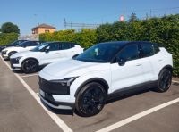 Volvo EX30 Cross Country prova su strada del nuovo fuoristrada elettrico