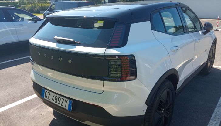 Volvo EX30 Cross Country prova su strada del nuovo fuoristrada elettrico - Foto 2 di 10