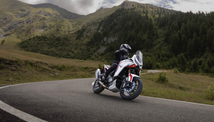 Moto Morini X-Cape 1200, la maxi-adventure che unisce potenza e tecnologia - Foto 13 di 16