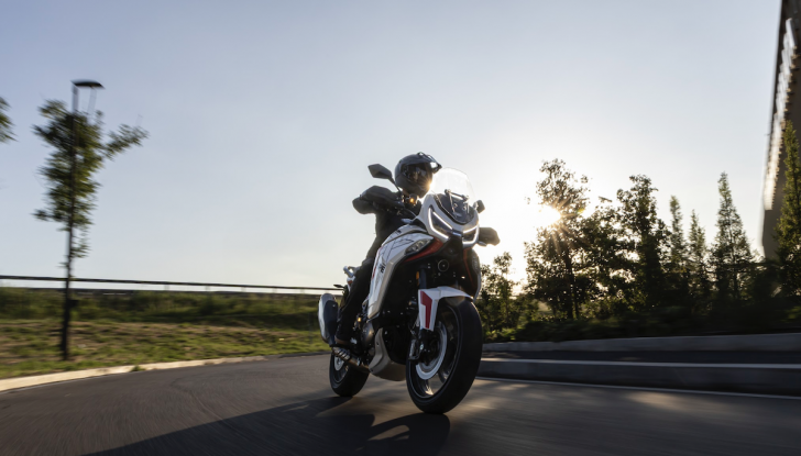 Moto Morini X-Cape 1200, la maxi-adventure che unisce potenza e tecnologia - Foto 7 di 16