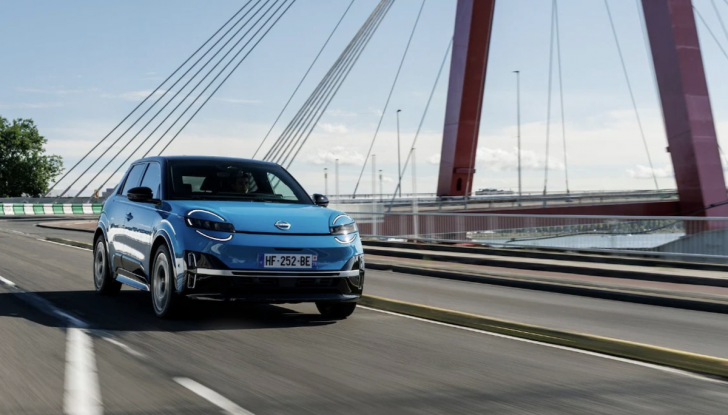 Nissan Micra elettrica: il ritorno della compatta giapponese - Foto 8 di 16