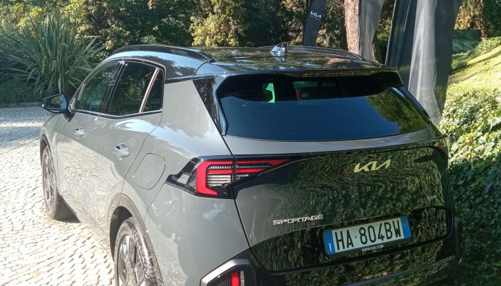 Nuovo Kia Sportage 2025 test drive, motori e prezzi - Foto 16 di 17