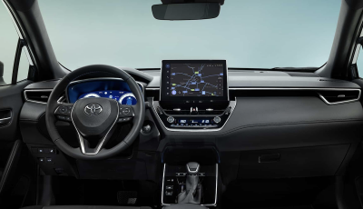 Toyota Corolla Cross, interni rinnovati con più comfort e tecnologia
