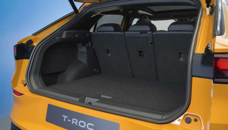 Volkswagen T-Roc 2025: presentata in anteprima ufficiale con caratteristiche, motori e prezzi - Foto 10 di 25