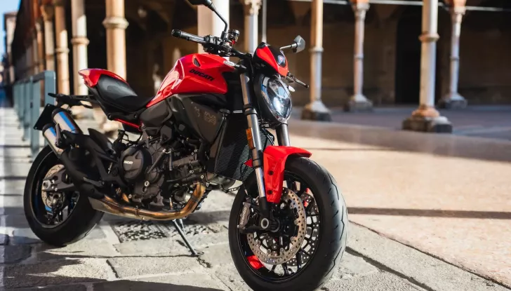 Ducati Monster 2026, rivoluzione totale: nuovo V2 e tecnologia da superbike - Foto 1 di 7