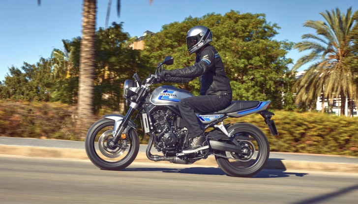 Honda CB1000F 2026, debutta la naked rétro con motore Fireblade - Foto 5 di 8