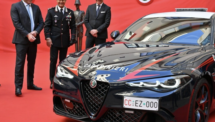 Maserati McPura e Giulia Quadrifoglio: le nuove supercar dei Carabinieri - Foto 7 di 10