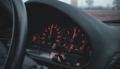 Come candele e filtri usurati causano un consumo eccessivo di carburante della vostra auto