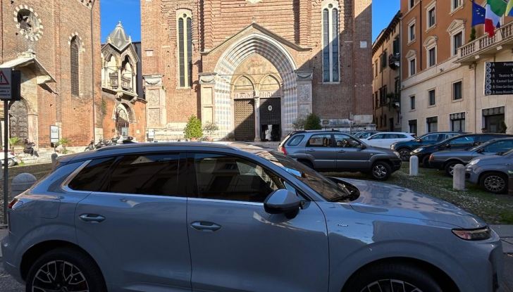 Nuova Audi Q3 e-hybrid prova su strada, motorizzazioni e consumi - Foto 4 di 14