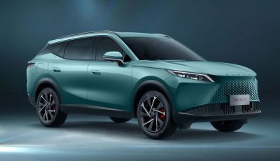 Omoda 7 SHS-P 2026: debutto in Italia per il crossover plug-in hybrid da oltre 1.200 km di autonomia